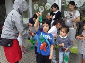 20160722うちわ作り&色水あそび (17)_R